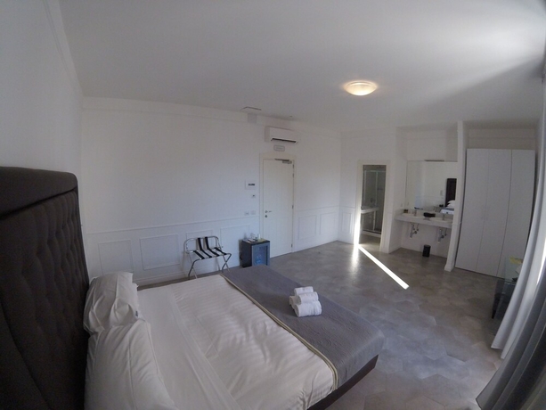 Imagen de la habitación del RAVIDA SUITES. Foto 11