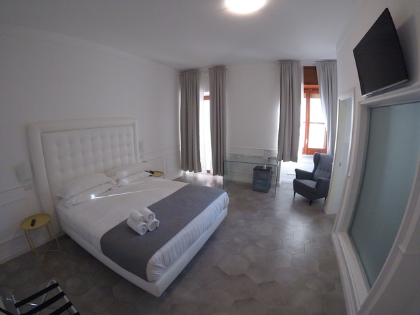 Imagen de la habitación del RAVIDA SUITES. Foto 16