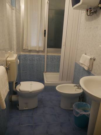 Imagen de la habitación del RED AND BLUES MUSIC HOTEL GENOVA. Foto 9