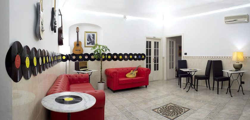 Imagen de los interiores del RED AND BLUES MUSIC HOTEL GENOVA. Foto 18