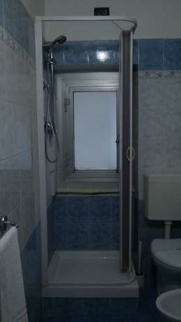 Imagen de la habitación del RED AND BLUES MUSIC HOTEL GENOVA. Foto 14