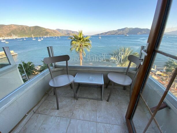 Imagen general del REIS BEACH HOTELandRESTAURANT. Foto 3