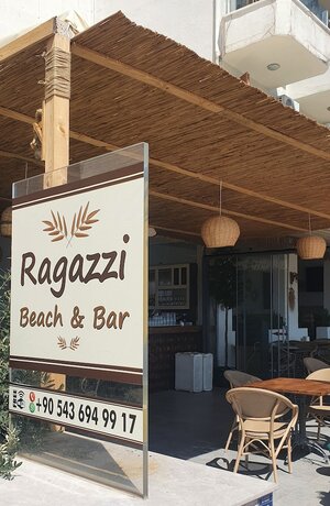 Imagen general del REIS BEACH HOTELandRESTAURANT. Foto 4