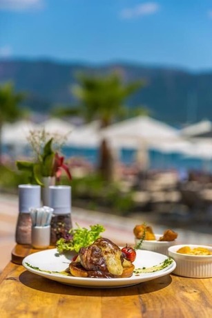 Imagen general del REIS BEACH HOTELandRESTAURANT. Foto 6