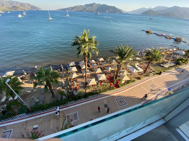 Imagen general del REIS BEACH HOTELandRESTAURANT. Foto 7