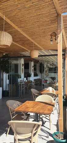 Imagen general del REIS BEACH HOTELandRESTAURANT. Foto 8