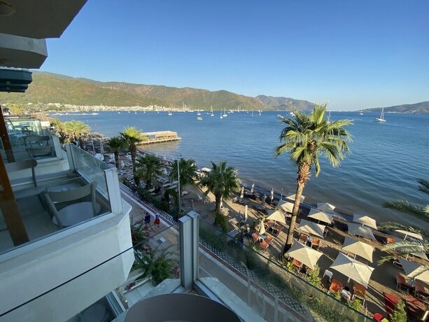 Imagen general del REIS BEACH HOTELandRESTAURANT. Foto 9