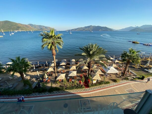 Imagen general del REIS BEACH HOTELandRESTAURANT. Foto 10