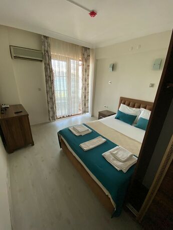 Imagen general del REIS BEACH HOTELandRESTAURANT. Foto 12