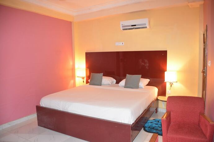 Imagen de la habitación del ROYAL LEE\'S HOTEL. Foto 5