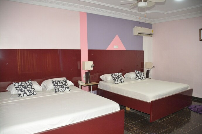 Imagen de la habitación del ROYAL LEE\'S HOTEL. Foto 12