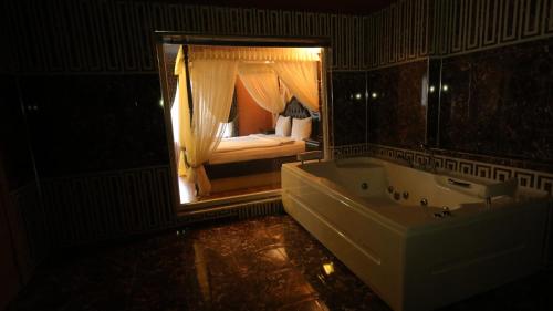 Imagen de la habitación del R&Ouml;NESANS LİFE HOTEL. Foto 20