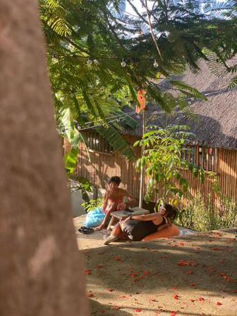 Imagen general del RUSTIQUE RUE - Hostel Anilao. Foto 6