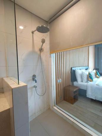Imagen de la habitación del Raja Hotel Kuta Mandalika. Foto 19