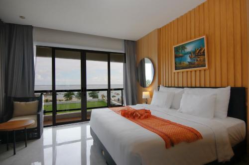 Imagen de la habitación del Raja Hotel Kuta Mandalika. Foto 20