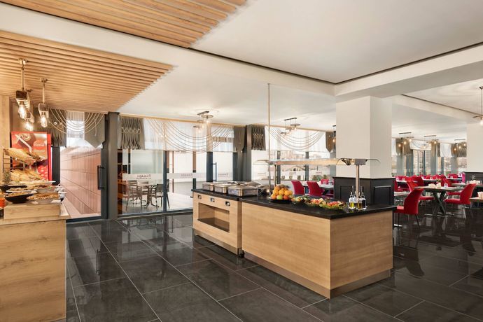 Imagen del bar/restaurante del Ramada By Wyndham Sivas. Foto 7