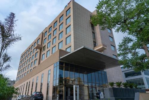 Imagen general del Ramada Encore By Wyndham Bhiwadi Phool Bagh Chowk. Foto 2