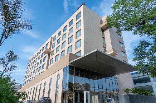 Imagen general del Ramada Encore By Wyndham Bhiwadi Phool Bagh Chowk. Foto 3