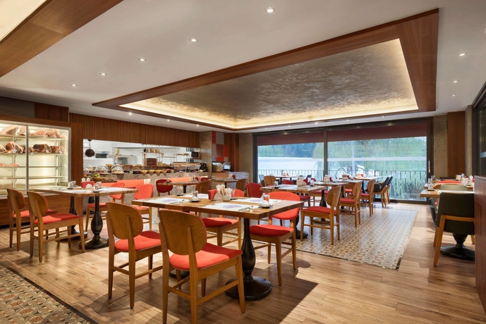 Imagen del bar/restaurante del Ramada Encore By Wyndham Eskisehir. Foto 4