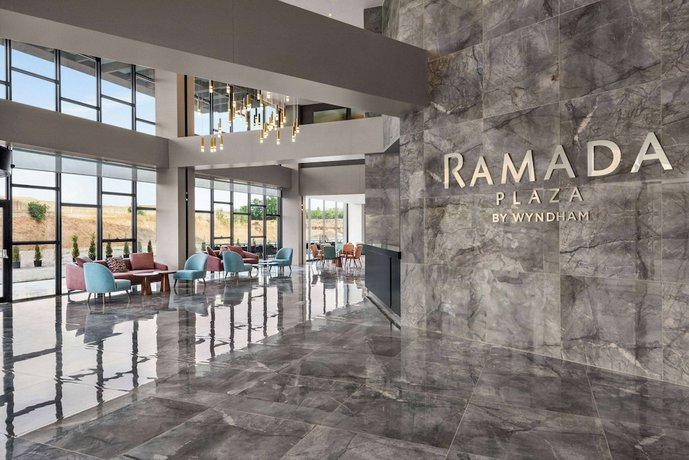 Imagen de los interiores del Ramada Plaza By Wyndham Batman. Foto 19