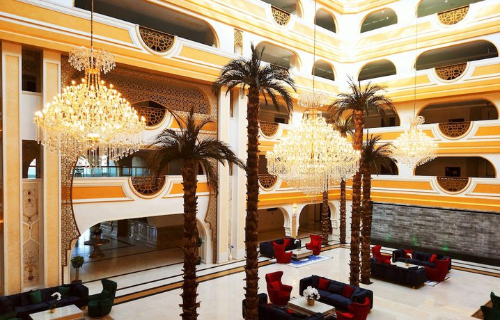 Imagen de los interiores del Ramada Plaza By Wyndham Silivri. Foto 17
