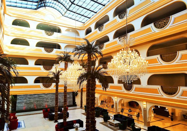 Imagen de los interiores del Ramada Plaza By Wyndham Silivri. Foto 18