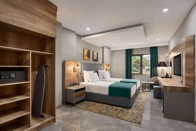 Imagen de la habitación del Ramada Resort By Wyndham Kizkalesi. Foto 8