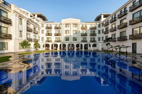 Imagen de la piscina del Ramada by Wyndham Goa Vagator. Foto 19