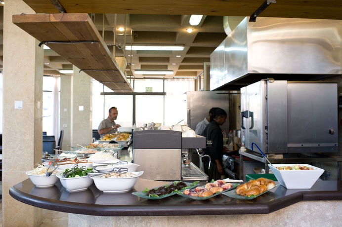 Imagen del bar/restaurante del Ramon Suites Hotel. Foto 4