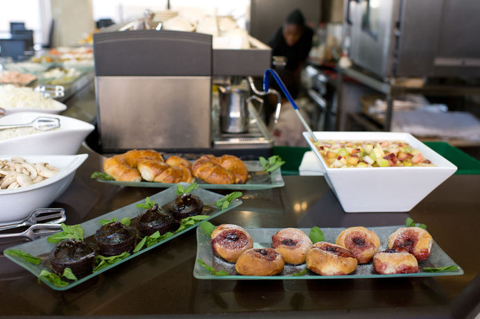 Imagen del bar/restaurante del Ramon Suites Hotel. Foto 5