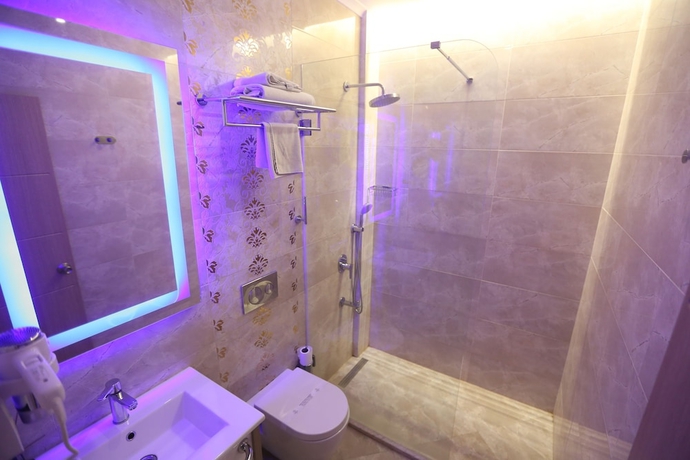 Imagen de la habitación del Random Suit Otel. Foto 17