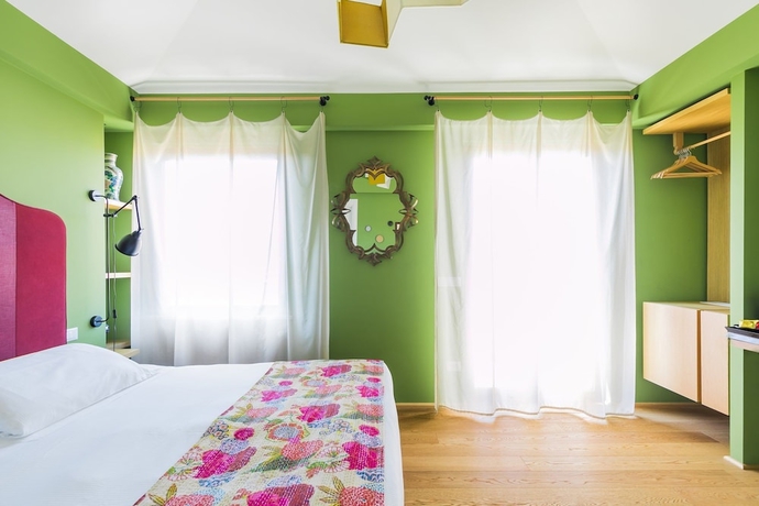 Imagen de la habitación del Rarity Suites. Foto 7
