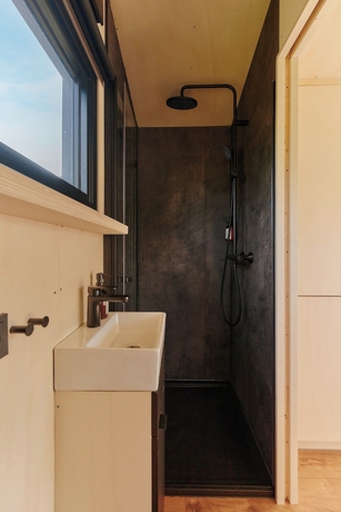 Imagen de la habitación del Raus | Cabins am See mit Sauna + Hot-Tub. Foto 15