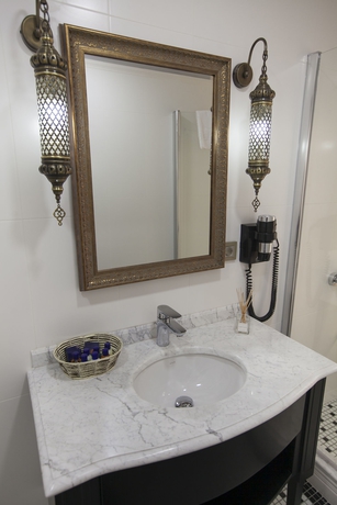 Imagen de la habitación del Raymond Blue Hotel. Foto 7