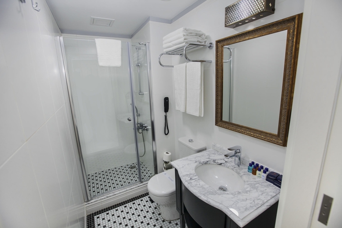 Imagen de la habitación del Raymond Blue Hotel. Foto 14