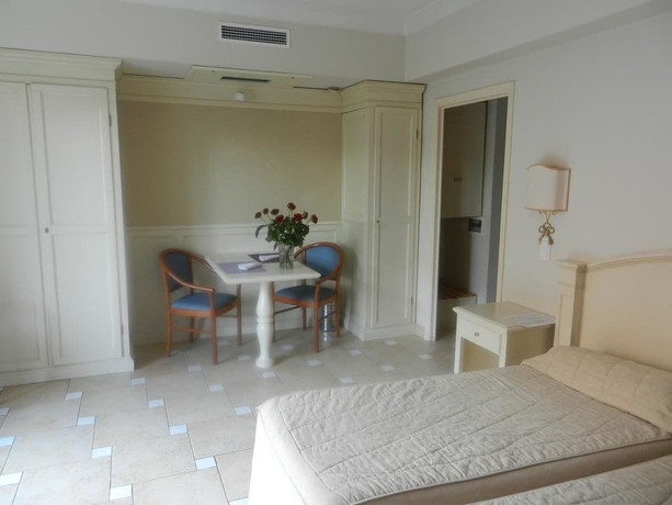 Imagen de la habitación del R&eacute;sidence Carlton, BEAULIEU SUR MER. Foto 3