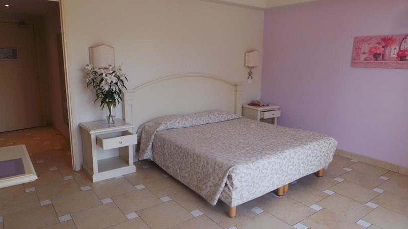 Imagen de la habitación del R&eacute;sidence Carlton, BEAULIEU SUR MER. Foto 5