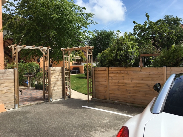 Imagen de los exteriores del R&eacute;sidence Chez Gino. Foto 16