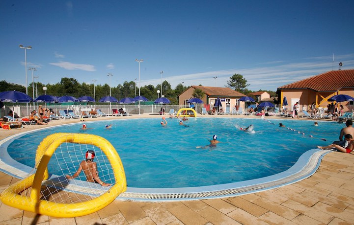 Imagen de la piscina del R&eacute;sidence Club Odalys Les Villas Du Lac. Foto 15
