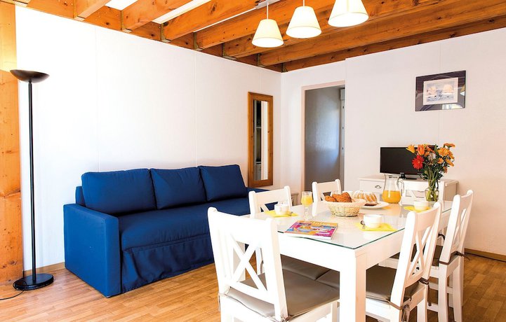 Imagen de la habitación del R&eacute;sidence Club Odalys Les Villas Du Lac. Foto 6