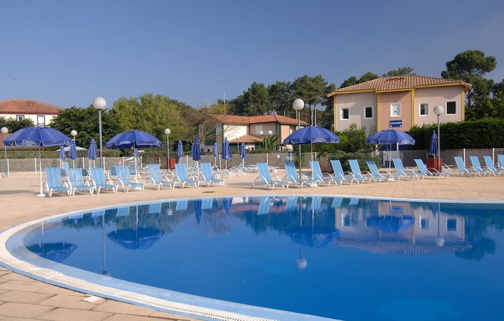 Imagen de la piscina del R&eacute;sidence Club Odalys Les Villas Du Lac. Foto 17