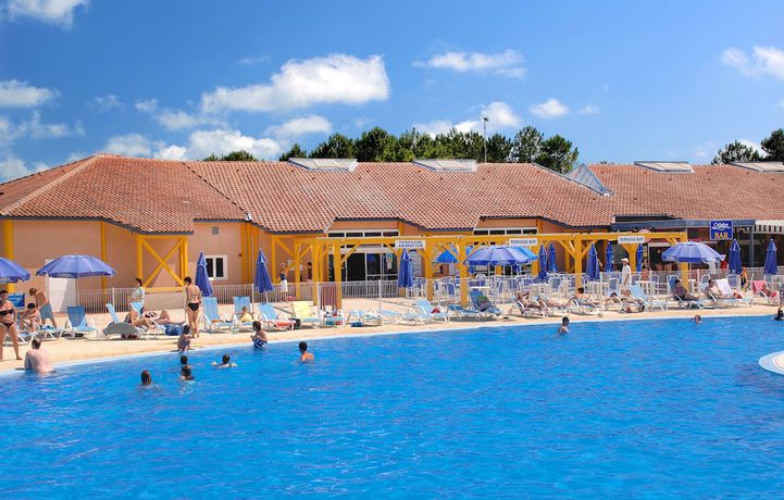 Imagen de la piscina del R&eacute;sidence Club Odalys Les Villas Du Lac. Foto 18