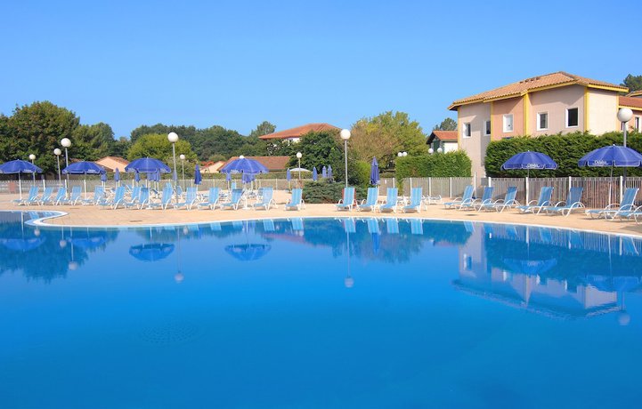 Imagen de la piscina del R&eacute;sidence Club Odalys Les Villas Du Lac. Foto 19