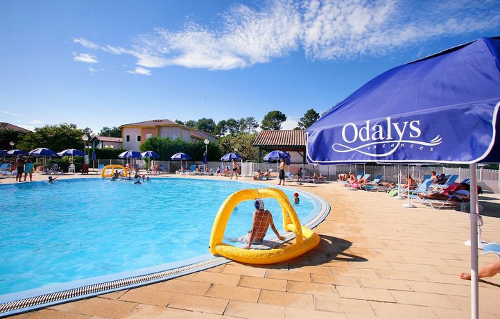Imagen de la piscina del R&eacute;sidence Club Odalys Les Villas Du Lac. Foto 20