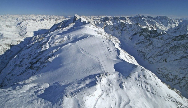 Imagen de los exteriores del R&eacute;sidence Cortina. Foto 10