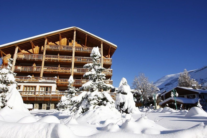 Imagen de los exteriores del R&eacute;sidence Cortina. Foto 12