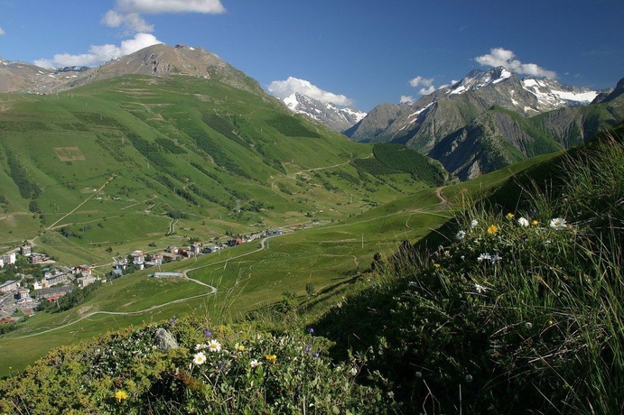 Imagen de los exteriores del R&eacute;sidence Cortina. Foto 13