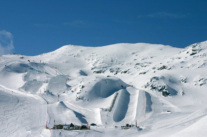 Imagen de los exteriores del R&eacute;sidence Cortina. Foto 14