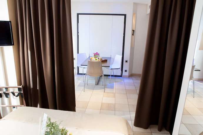 Imagen de la habitación del R&eacute;sidence La Villa d Elsa. Foto 3