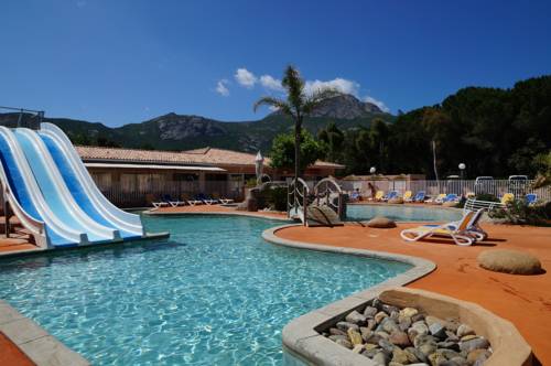 Imagen de los exteriores del R&eacute;sidence Les Castors, Calvi. Foto 4